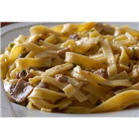 Fettuccine funghi porcini e salsiccia