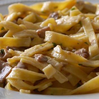 Fettuccine funghi porcini e salsiccia